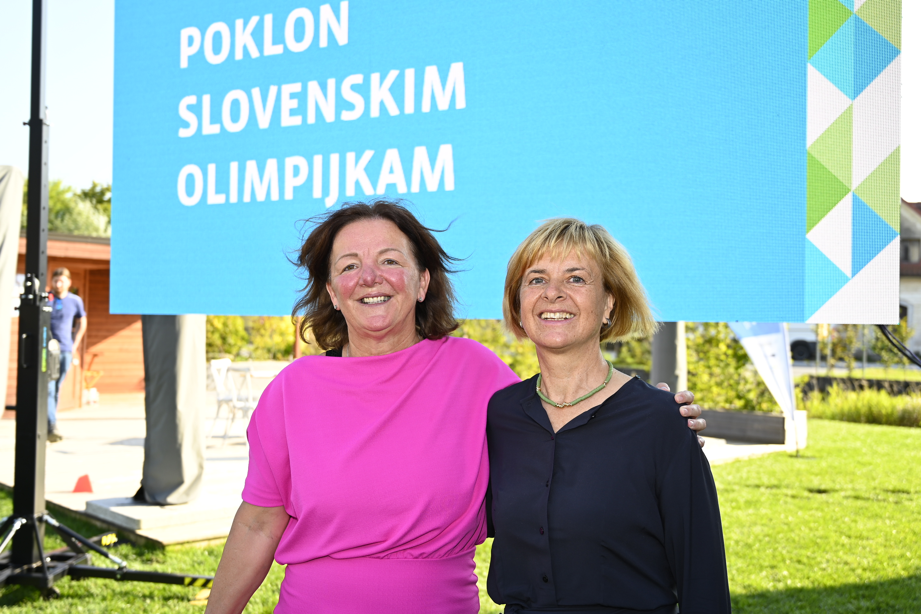 Poklon slovenskim olimpijkam in začinjena Ruska dača